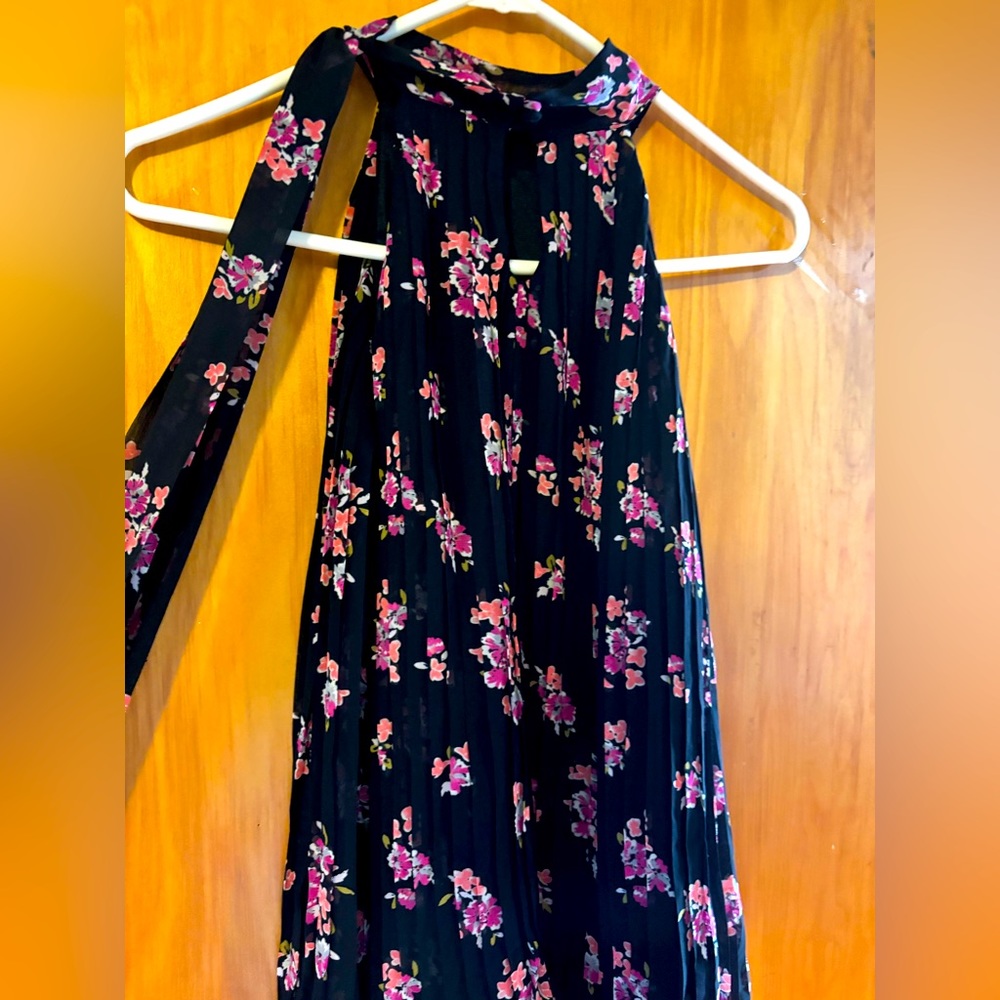 Floral sleeveless blouse